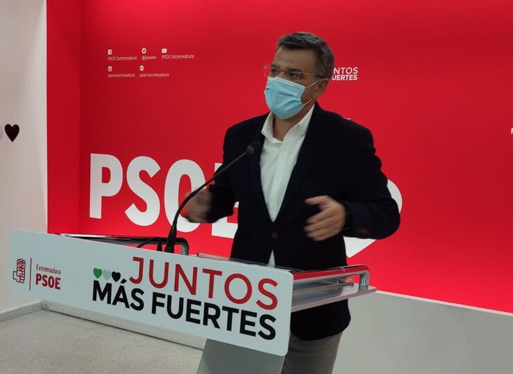 El PSOE extremeo dice que el PP se ha puesto en manos de fanticos 