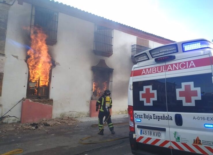 Un fallecido y tres heridos en el incendio de una vivienda en Oliva de Mrida