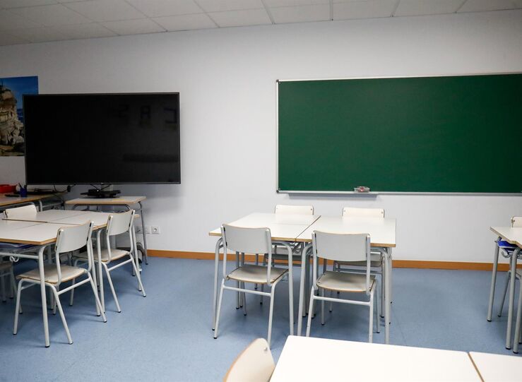 13 aulas de centros educativos en Extremadura con formacin a distancia por algn positivo