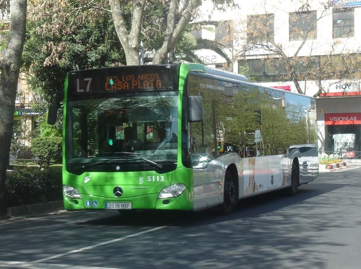 Los usuarios del autobs urbano en Extremadura caen en septiembre un 33