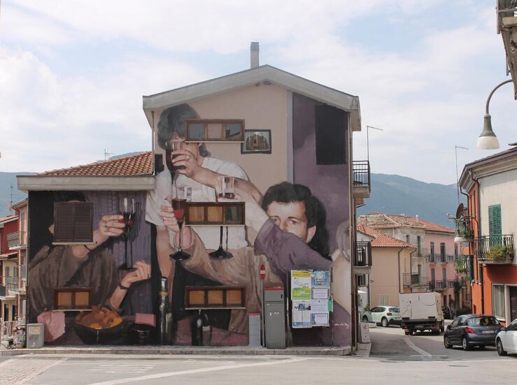 El arte urbano llega a Hervs con la realizacin de un mural contra la despoblacin