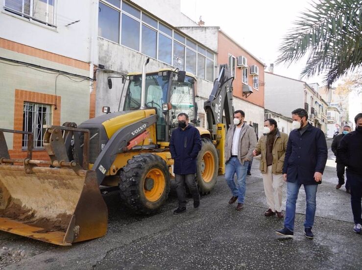 Inician obras de saneamiento en Llopis Ivorra de Cceres tras aos de demanda vecinal