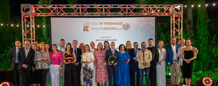 Ms de 200 personas asisten a la entrega de IV Premios  Regiondigitalcom en Mrida