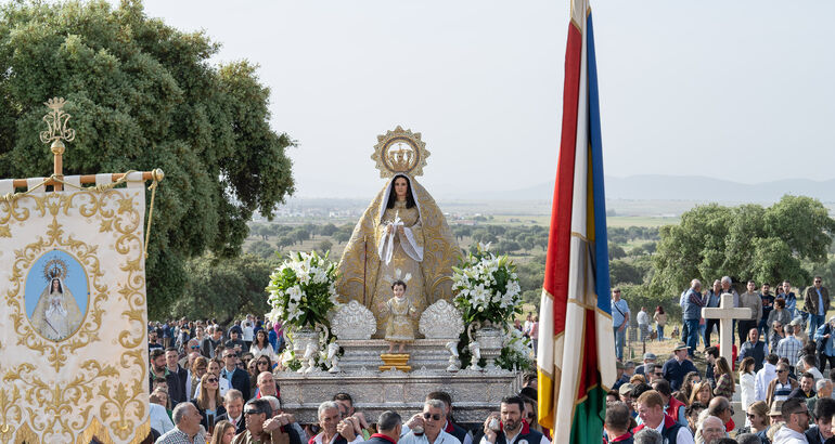 Vara asiste al Día de la Luz en Arroyo fiesta del Lunes de Pascua en