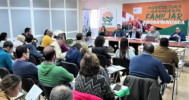 Upa Uce Asesora A Agricultores Y Ganaderos En La Solicitud De Ayudas