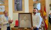 El retrato del exalcalde Luis Salaya luce ya en la galera del Ayuntamiento de Cceres