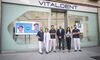 El delegado de Comercio de Mrida visita la clnica Vitaldent por su cuarto aniversario