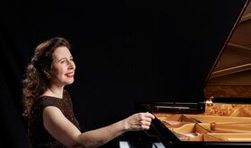 La pianista Angela Hewitt interpreta piezas de Bach junto a la OEx en Badajoz y Cceres