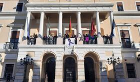 Asociaciones de mujeres y una cantaora acompaan al Ayuntamiento de Badajoz en el acto 25N