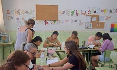 14 mujeres realizan curso manicura básica en Aldea Moret de Cáceres dentro programa Crisol