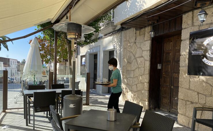 Extremadura abre la hostelera de 7 a 18 h y centros comerciales con aforos limitados