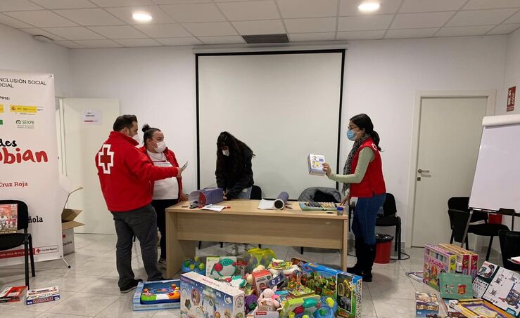 Voluntariado Cruz Roja ayudar a Reyes Magos a llevar juguetes a ms de 2000 nios 