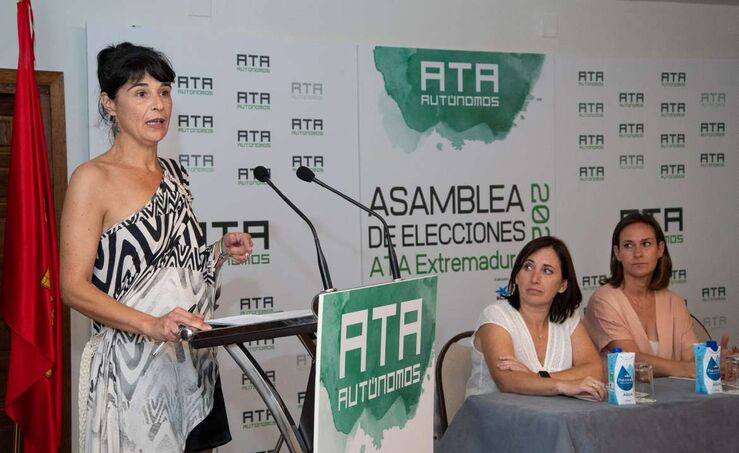Candelaria Carrera elegida nueva presidenta de ATA Extremadura
