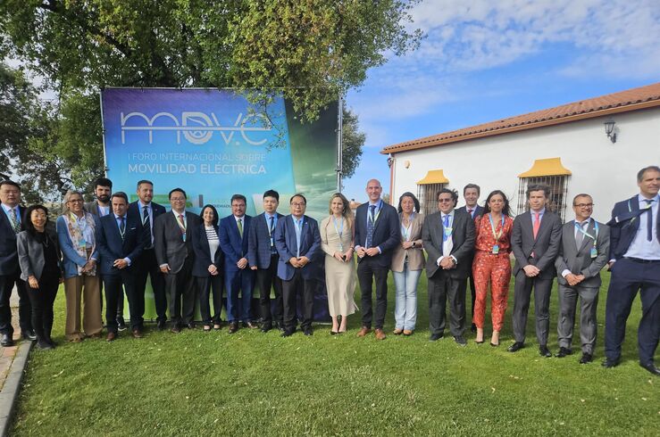 Extremadura lidera el debate sobre futuro del vehculo elctrico con I Foro de Movilidad