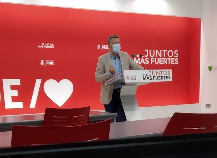 El PSOE ve a PP y Unidas por Extremadura sin escrpulos por meter miedo a los padres