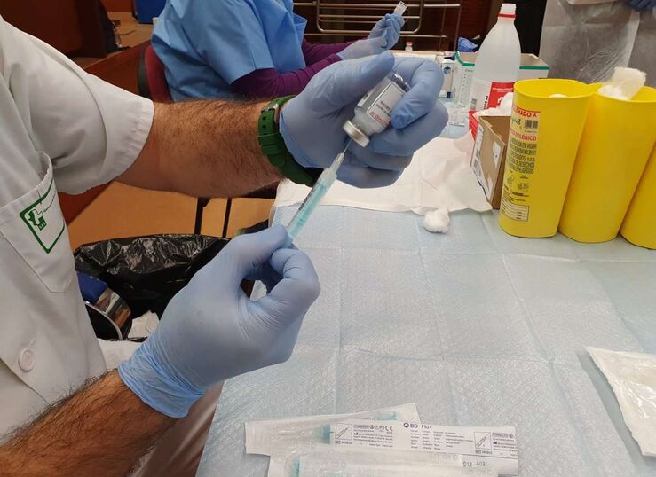 Extremadura administra 69271 de la dosis de vacuna Pfizer y Moderna contra Covid19