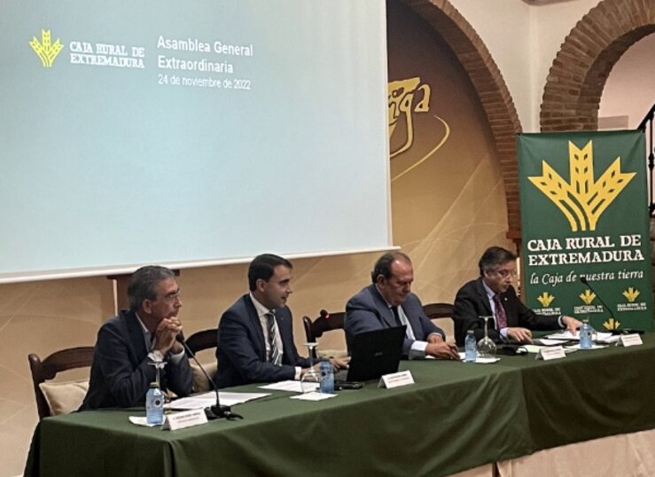 La Asamblea de Caja Rural de Extremadura ratifica a Juan Palacios como director general