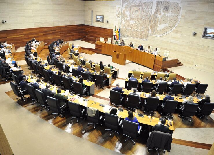 El PP rechaza en la Asamblea la congelacin de sueldos de altos cargos en Extremadura