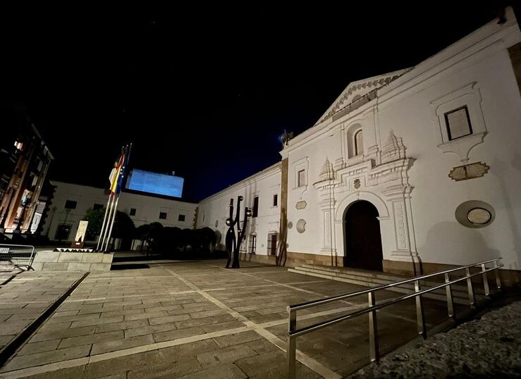 La Asamblea de Extremadura se suma un ao ms a la campaa La Hora del Planeta