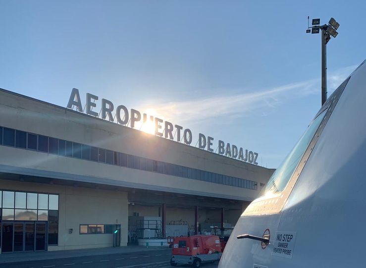 Transportes baraja alternativas para mejora operativa baja visibilidad Aeropuerto Badajoz
