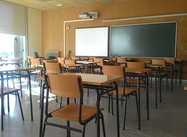 Un total de 23 aulas de Extremadura pasan a formacin online tras detectar positivos