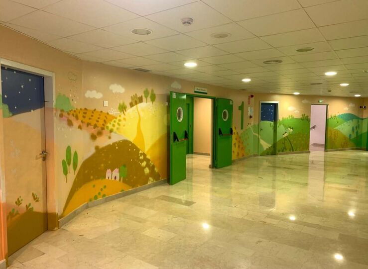 La planta de pediatra del Hospital de Mrida se decora con grandes murales 