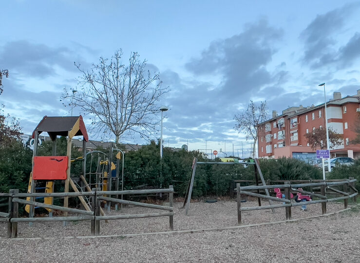 Ayuntamiento Mrida renovar rea juegos infantiles de parques de Cruzcampo y San Agustn