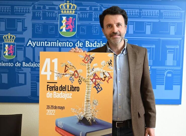 El escritor Jos Luis Gil Soto pregonar el 20 de mayo la 41 Feria del Libro de Badajoz