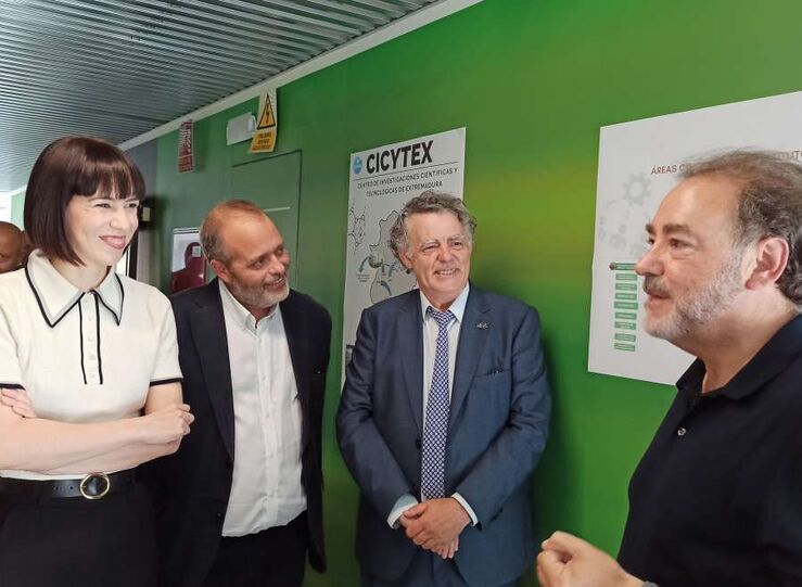 Rafael Espaa y las ministras de Ciencia de Espaa y Portugal visitan CICYTEX