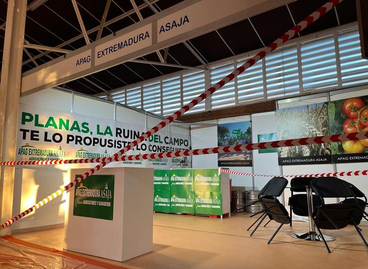 APAG Extremadura cierra su stand en la Feria de Zafra ante la visita de Planas 