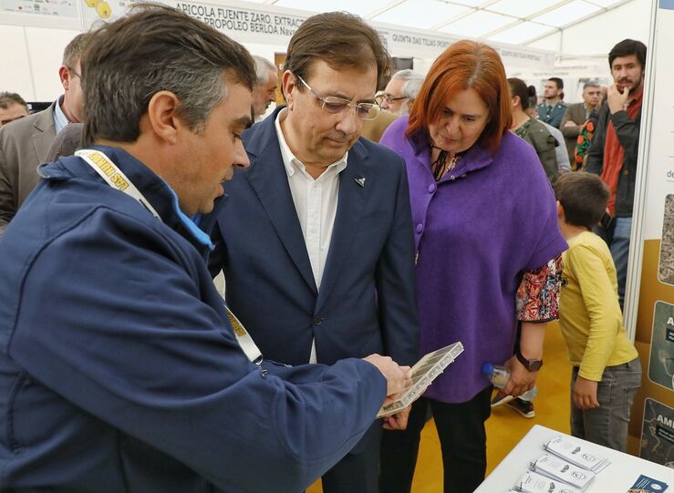 Vara destaca potencial y crecimiento del sector de la apicultura en Extremadura
