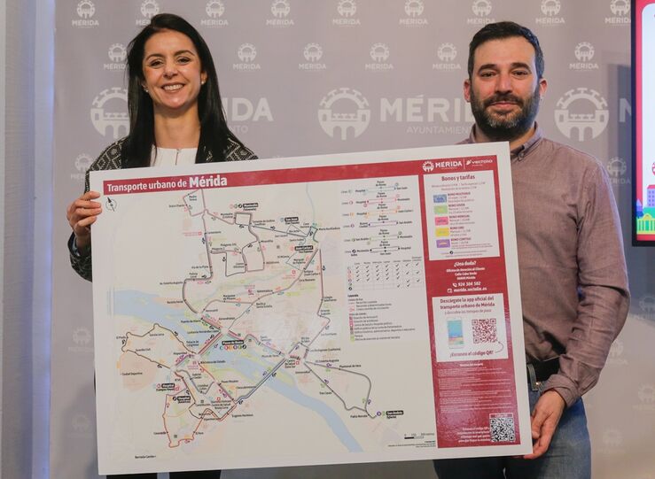 Los autobuses urbanos de Mrida estrenan nuevos planos informativos en todas las paradas