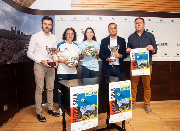 Mirabel estrena pistas deportivas con el Trofeo Diputacin de Cceres de Ftbol Sala