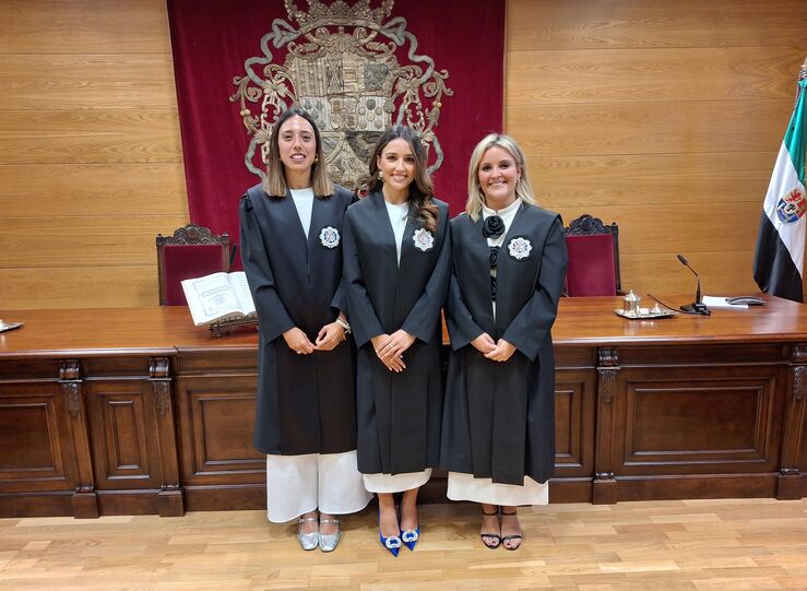 Tres juezas sustitutas juran o prometen su cargo en Extremadura