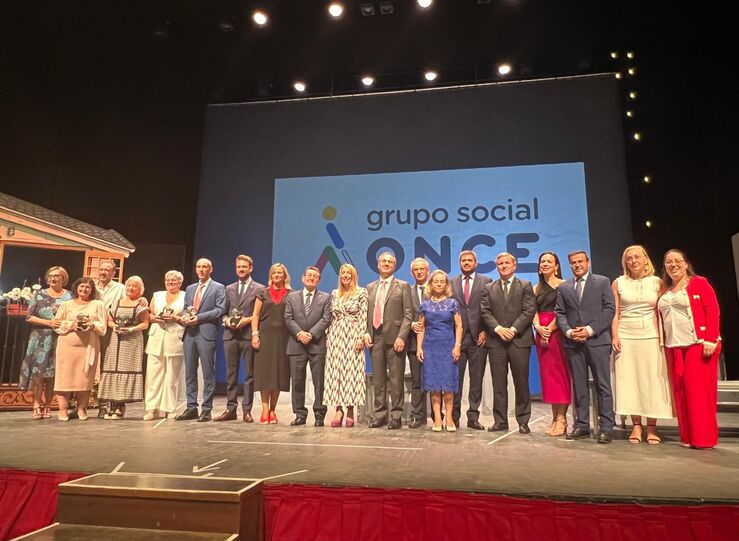 El Grupo Social ONCE premia el altruismo y la atencin de la sociedad extremea 