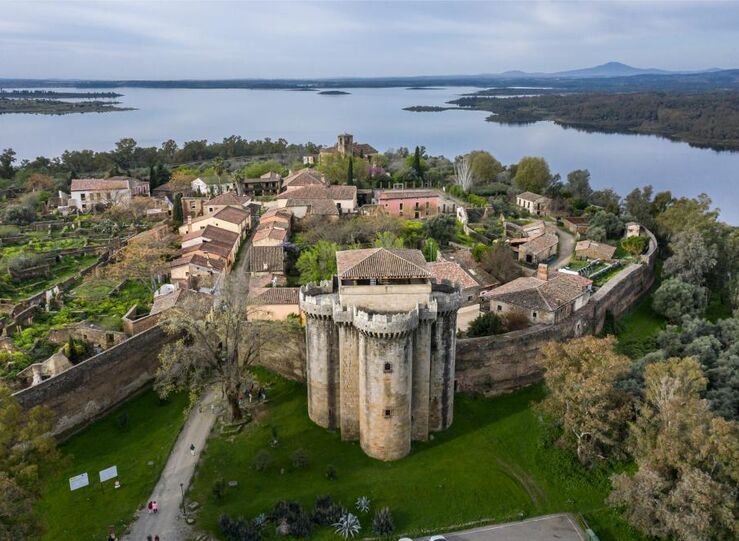 El patrimonio de Granadilla se muestra a travs del influencer cultural Pedro Torrijos