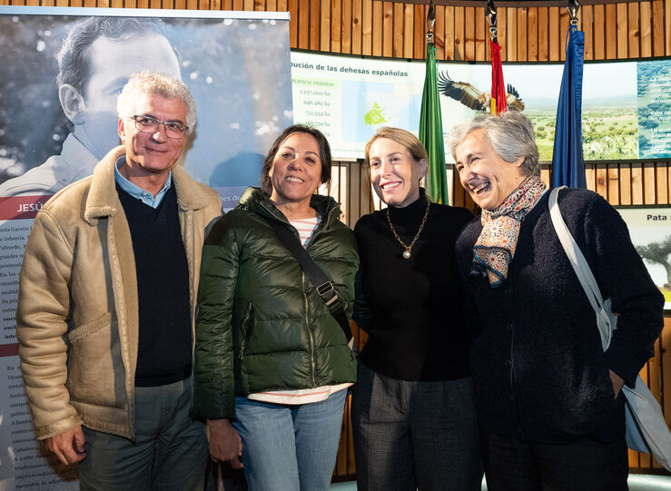 La Presidenta de la Junta subraya la labor de Jess Garzn en Monfrage y el mundo rural