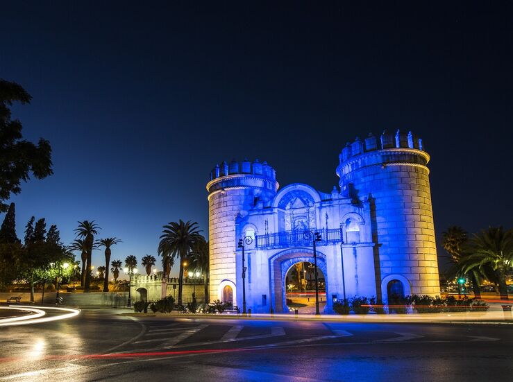 Monumentos de Badajoz se iluminan de azul por Da Mundial contra la Hipertensin Pulmonar