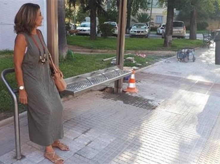 Apamex destaca la instalacin de apoyos isquiticos en las paradas de autobuses en Badajoz