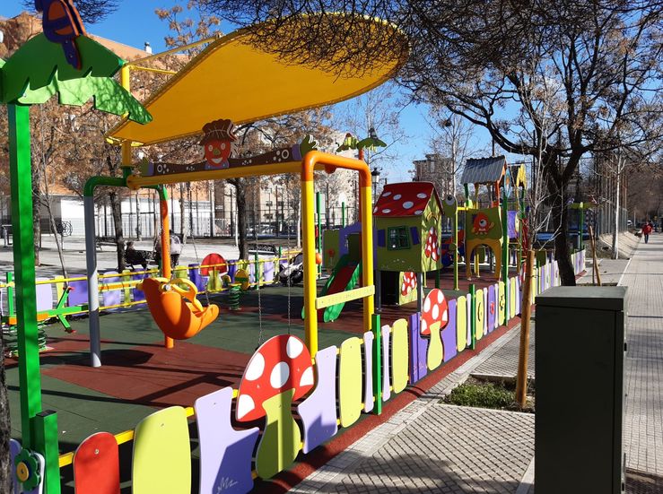 El barrio de Los Castellanos de Cceres contar con dos nuevas reas de juegos infantiles