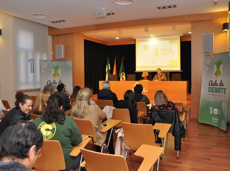 El Vicerrectorado de Estudiantes Empleo y Movilidad presenta el Aula de Debate UEx