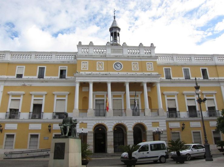 Da Oficial de Badajoz ser 19 marzo y habr comisin para dotar bandera municipal