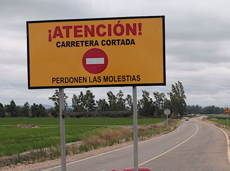 Carretera de Fuente de CantosHoya de Santa Mara por Montemoln cortada lunes y martes