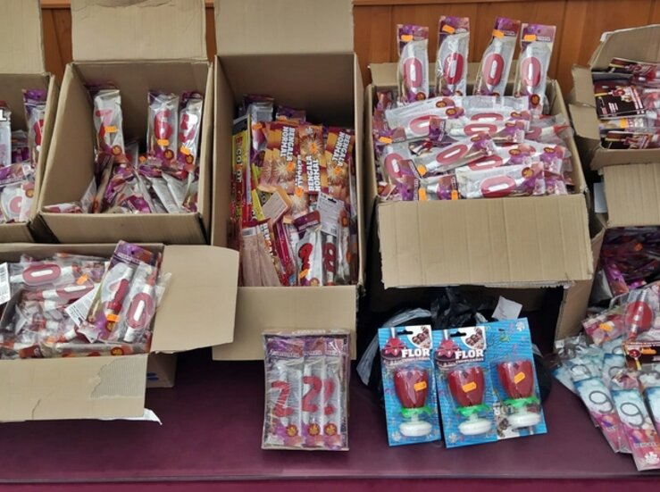 Retirados 1500 artculos pirotcnicos expuestos para venta ilegal en tiendas de Badajoz