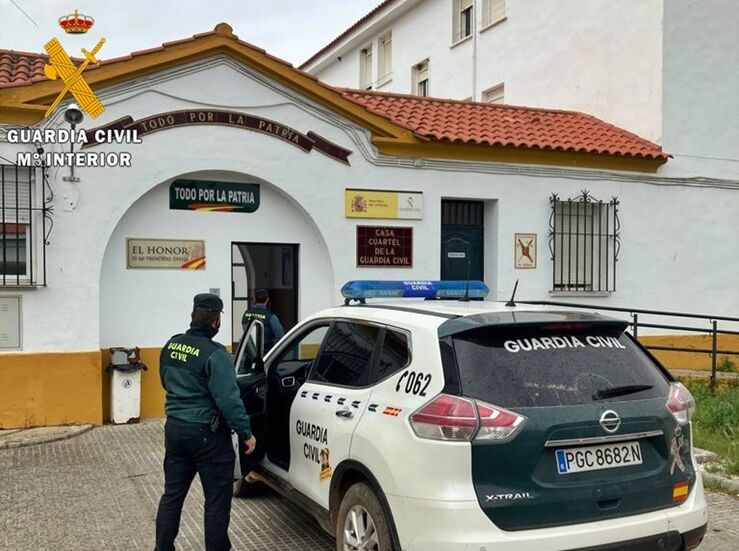 Detenidas dos personas tras robar con violencia e intimidacin en un domicilio de Montijo