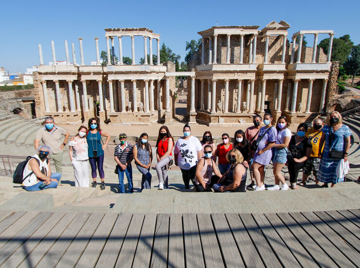 Participantes del Programa Crisol participan en una visita a los monumentos de Mrida 
