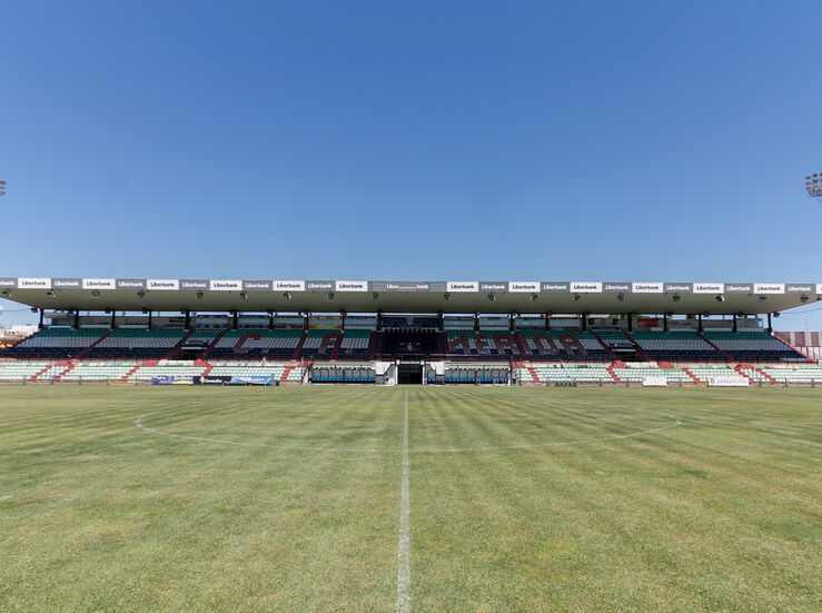 Ayuntamiento Mrida licita sustitucin asientos Tribuna y Preferencia del Estadio Romano