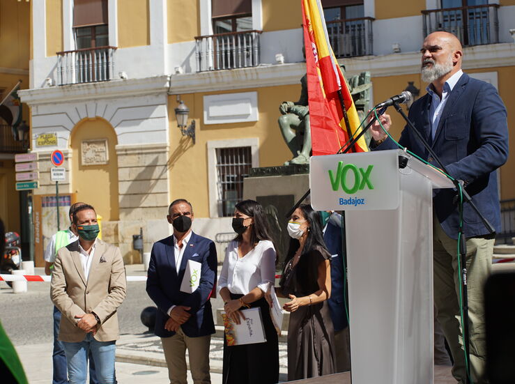 Vox propone reducir a 35 los diputados de la Asamblea de Extremadura