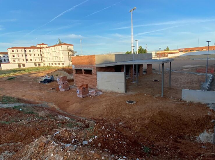 PSOE Badajoz critica parn en obras del campo de ftbol 11 junto al Seminario
