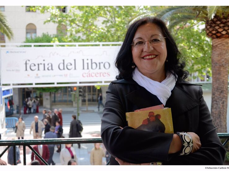 Inma Chacn rinde homenaje a Extremadura y a los enfermos de SIDA en su ltima novela